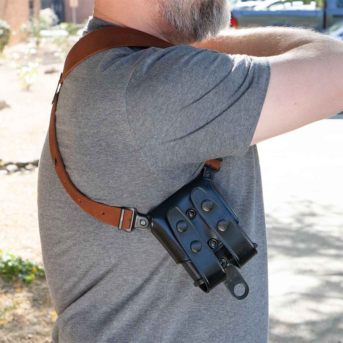 Knife Shoulder Holster Rig