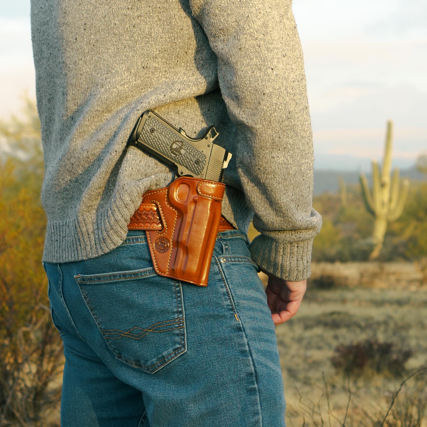  Best Holster for 1911: Thunderclap (Masterbilt) + Top Alternatives